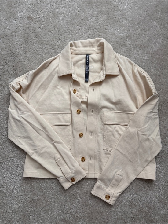 Vuori Tops - Mackenzie Cropped Button Down Over Shirt by Vuori